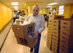 Volunteers helping at HomeSweetHome Mission