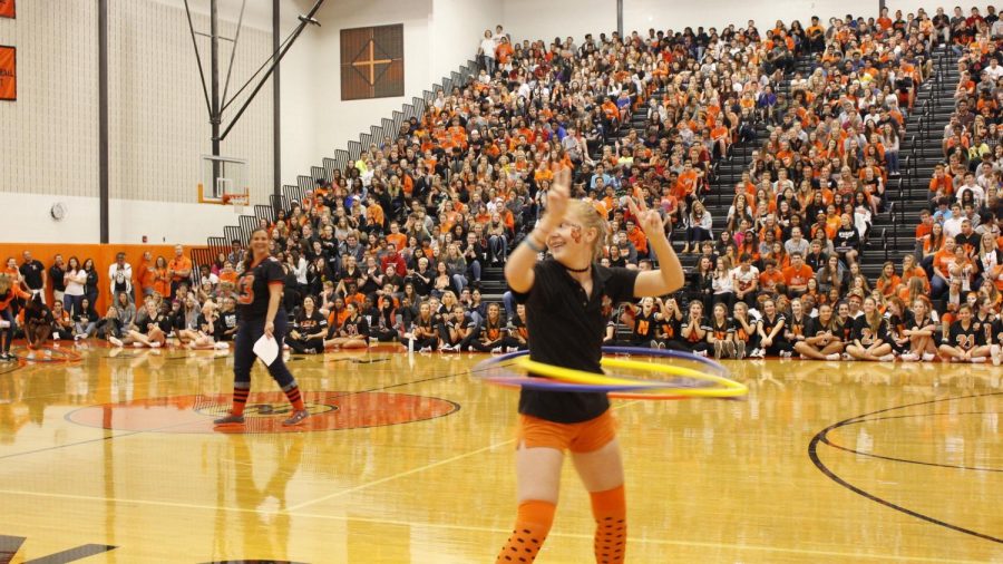 Seniors win Hula Hoop contest in class battle