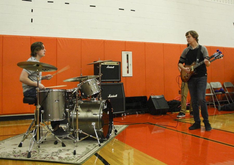 Battle of the Bands winner peforms at Homecoming assembly