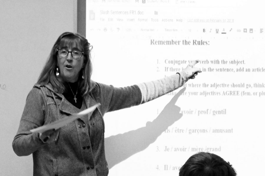 Mrs. Cheryl Koth of the Foreign Language department teaches a French class the grammatical rules of the language. Koth’s time in front of the classroom is winding down as she is set to retire from a 22 year teaching career at the end of the semester. 