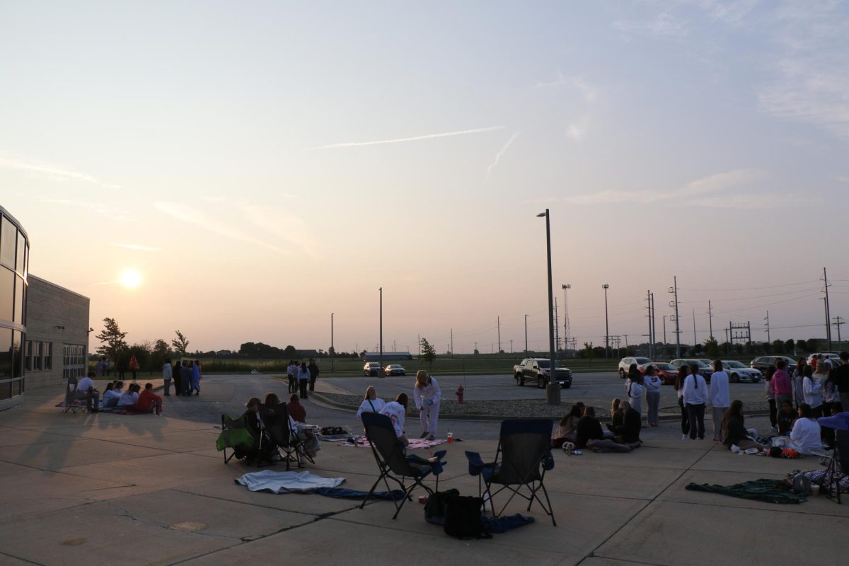 Senior Sunrise, organized by the Senior Class Board, kicked off the Class of 2025's official activities with seniors gathering to watch the sunrise on their senior year at 6 a.m. in the faculty parking lot on Friday, Aug. 23. 