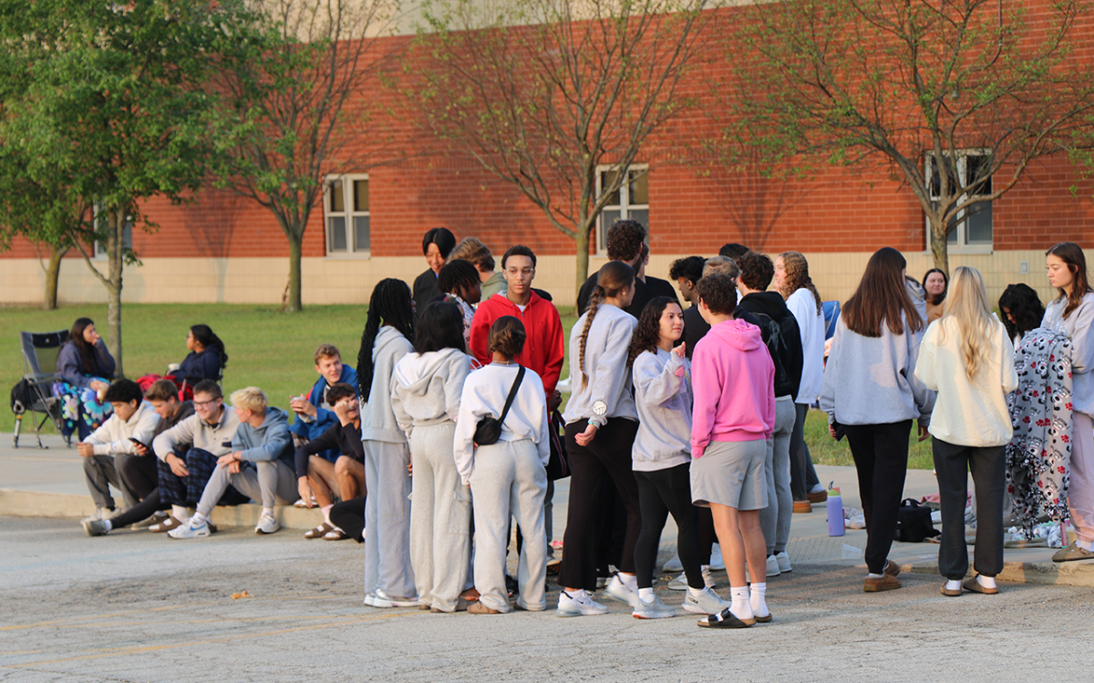 The event was an opportunity for members of the senior class to socialize, with donuts and coffee provided. Mrs. Jennifer Kelly, Senior Class sponsor, estimated that 200 students attended.