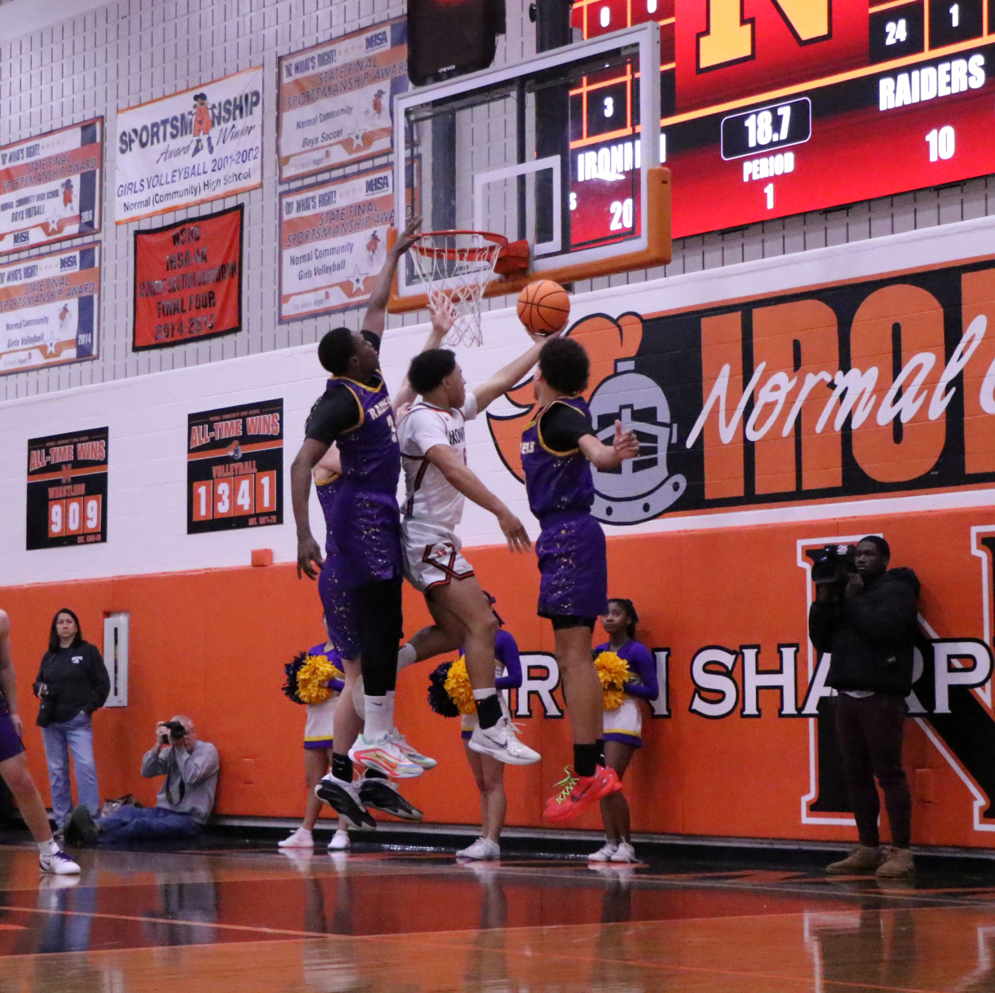 Senior Trey Birditt shot 90.0% against the Pekin Dragons, leading the team to a first-round win.
Birditt, above, scores with his off-hand against the Bloomington Raiders.